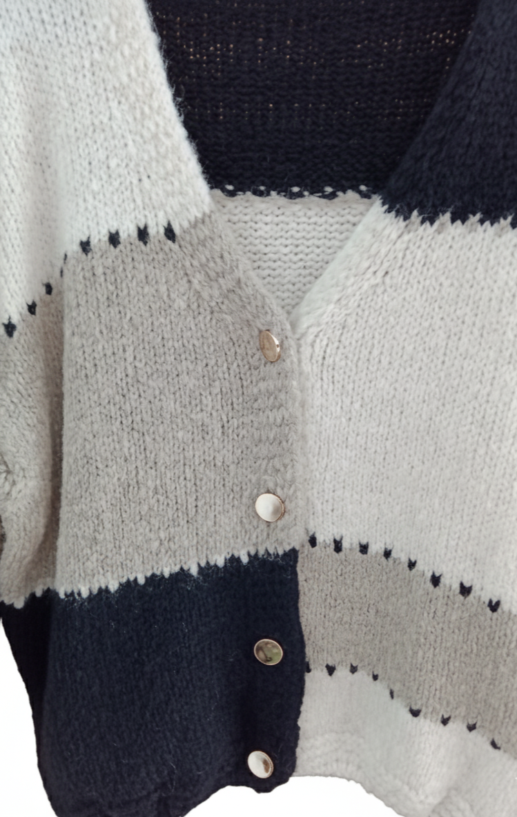 Gilet CocoonCardi – Cardigan maille épaisse ultra douce boutons dorés coupe loose chic confortable femme taille unique | LyaMode