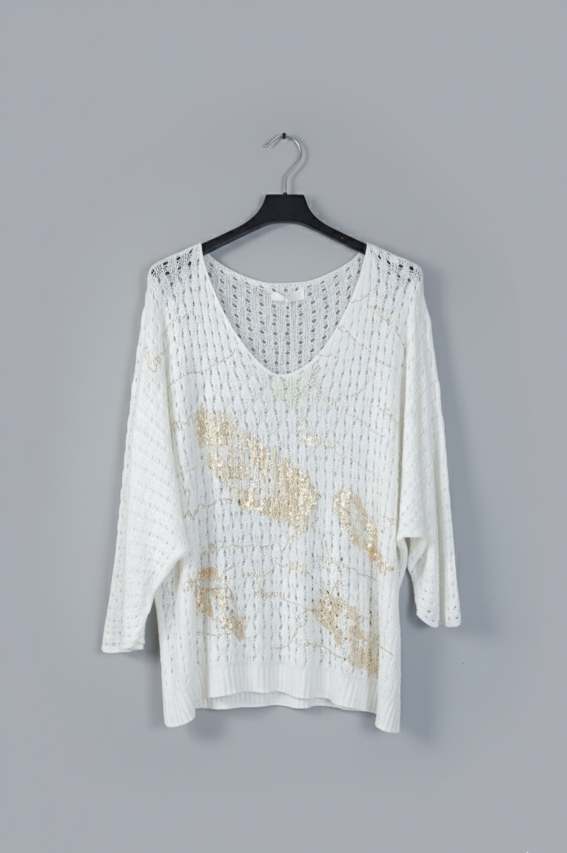 Pull maille ajourée femme col V manches 3/4 léger doux touches dorées coupe fluide chic | Golden Breeze – LyaMode