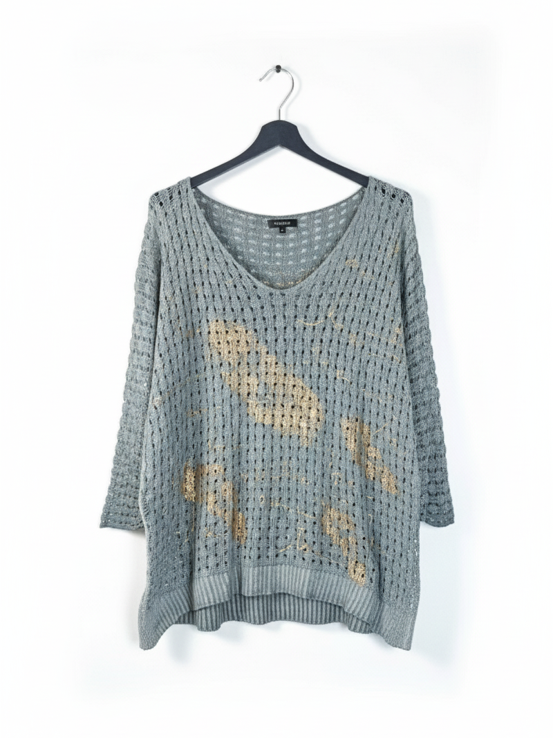 Pull maille ajourée femme col V manches 3/4 léger doux touches dorées coupe fluide chic | Golden Breeze – LyaMode