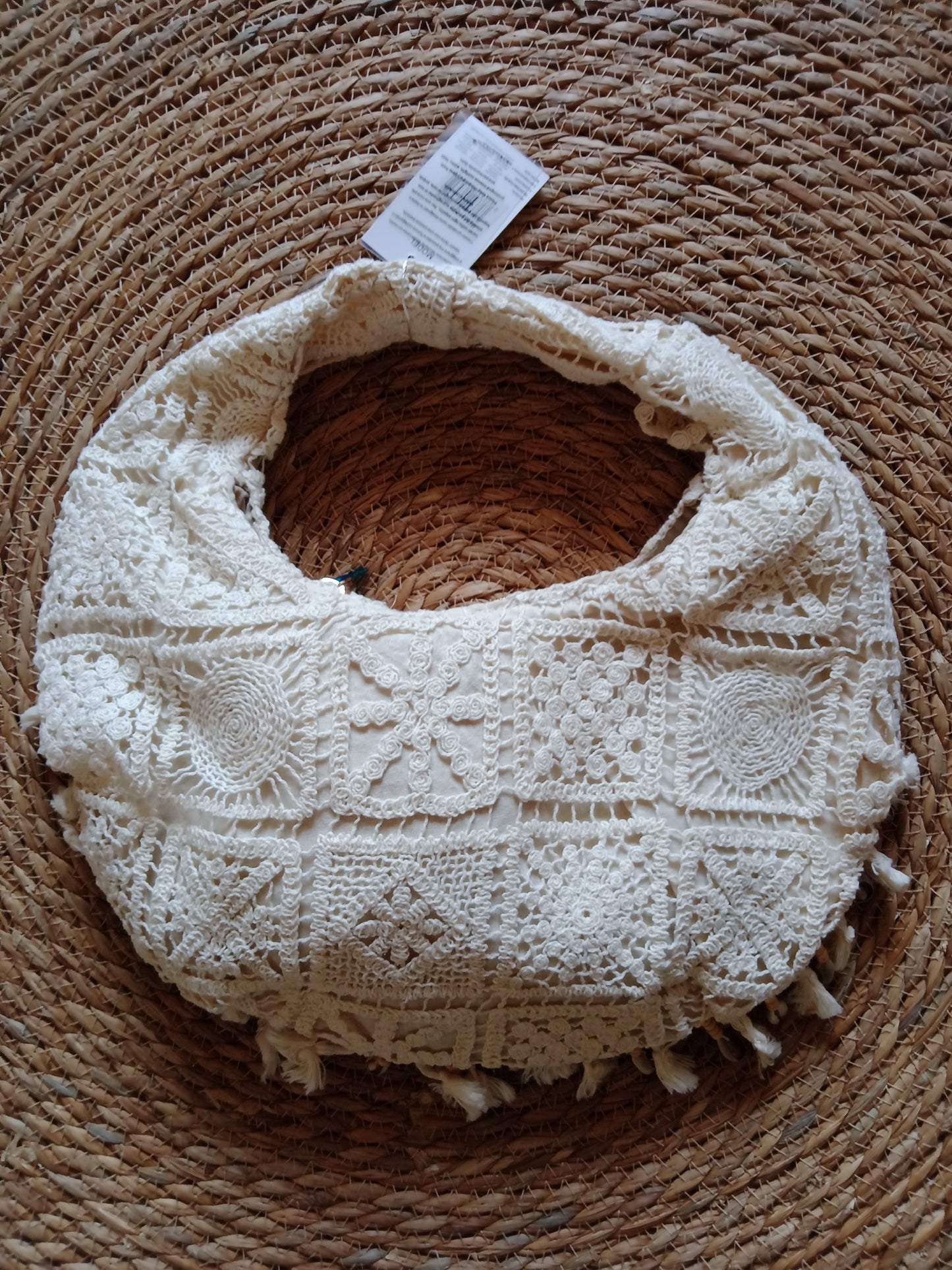 Sac hobo femme bohème brodé avec pompons – Bohème Nomade | LyaMode