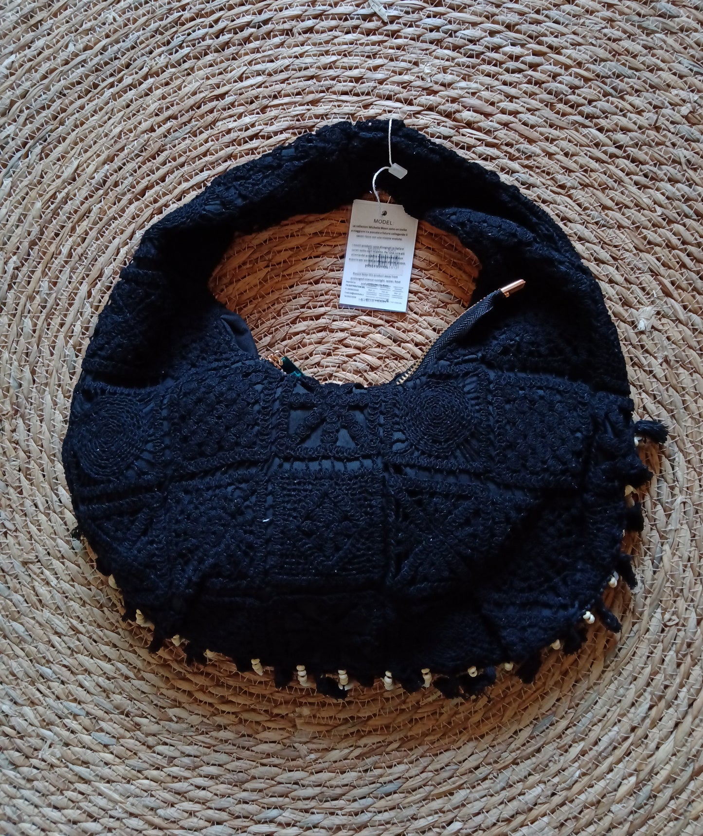 Sac hobo femme bohème brodé avec pompons – Bohème Nomade | LyaMode