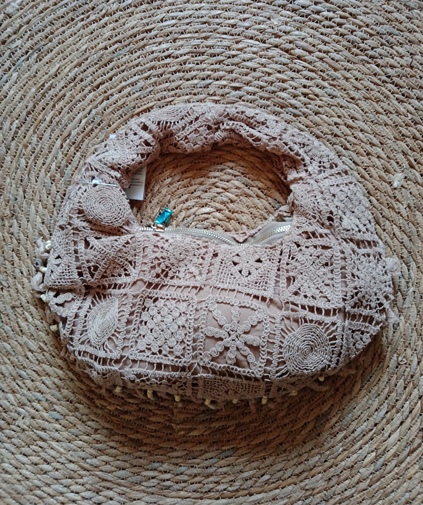 Sac hobo femme bohème brodé avec pompons – Bohème Nomade | LyaMode